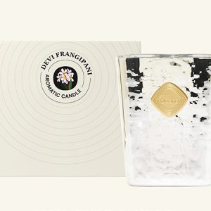 Dhevi Frangipani 经典香氛蜡烛 280克:1,550 泰铢